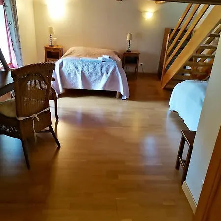 Maison Charmante Dans Le Village De Avec Jardin Holiday home